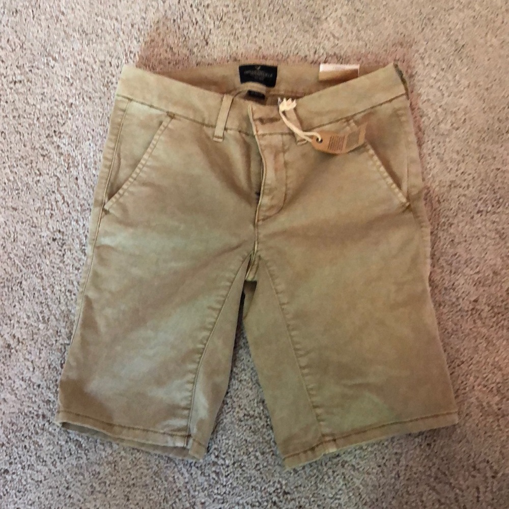 American eagle Bermuda low rise stretch khaki